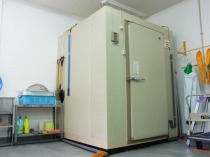 日本サメの海物産株式会社のスクアレン貯蔵庫